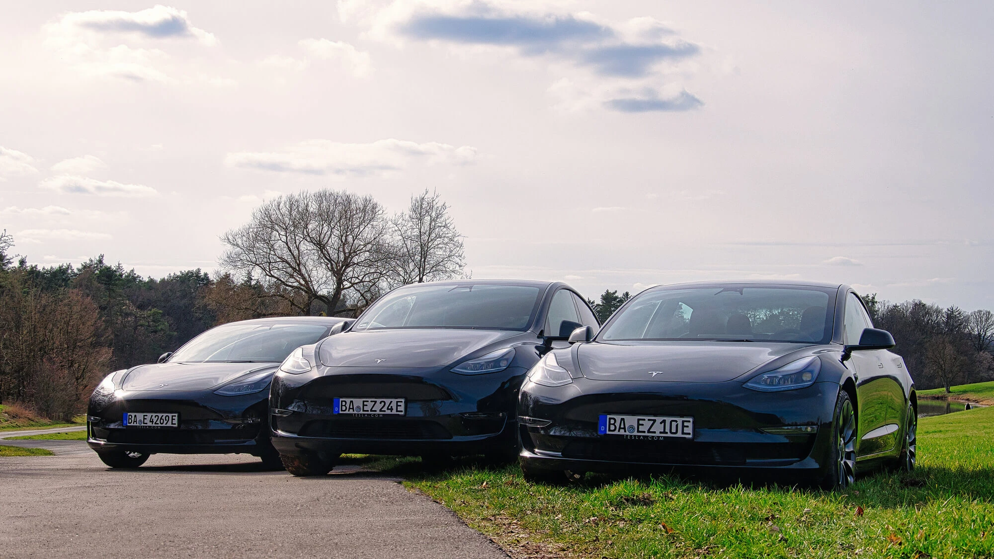 Drei schwarze Tesla mit Kennzeichen BA  aus dem Fundus der Fin-E Vermietung